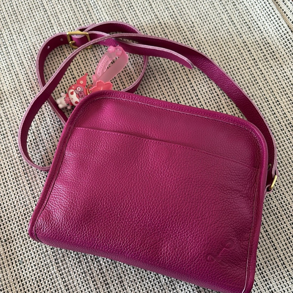 NWOT Vintage Lund Leather Crossbody Bag with Adjustable Strap Free bag charm